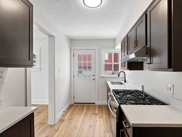 378 Cross St — Photo 12