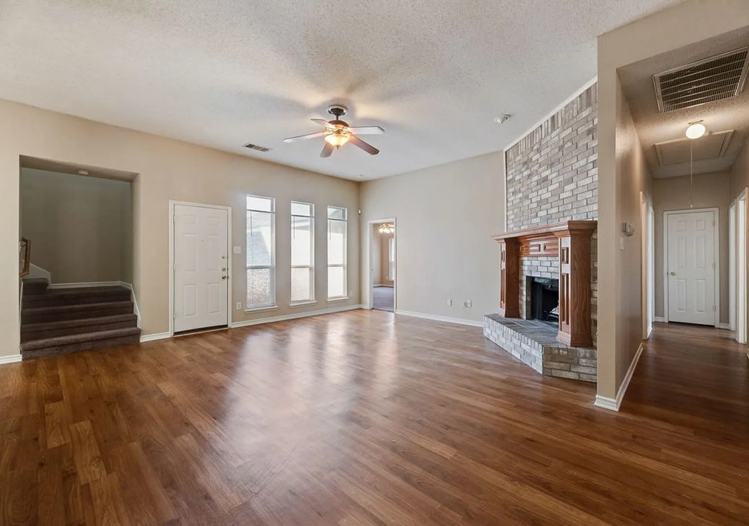 Beautiful 4-Bedroom Home with Exceptional Space — Photo 4