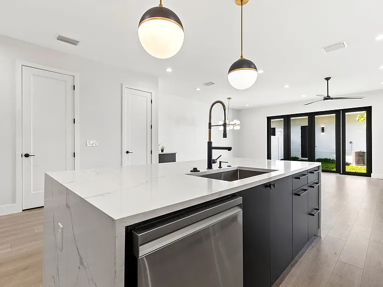 101 E Euclid Ave #1 — Photo 7