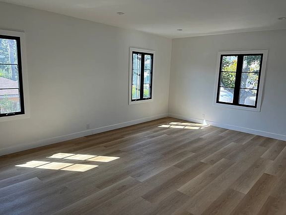 5th image of 412 S Doheny Dr