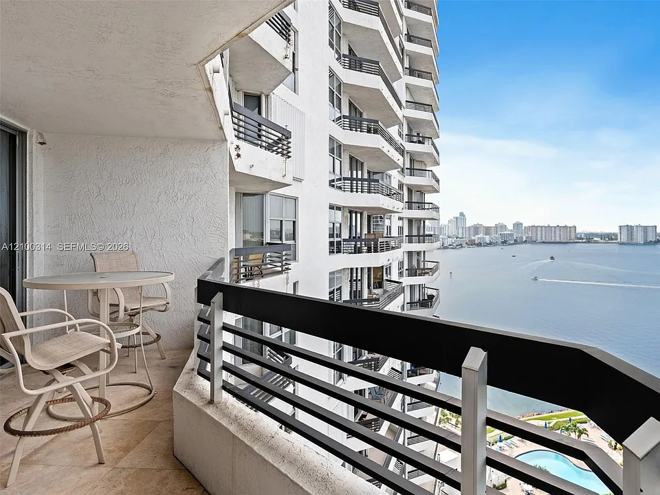 19195 NE 36 Court Mystic Pointe Dr #1704