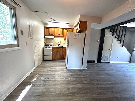 5th image of 2011 Summit St APT E