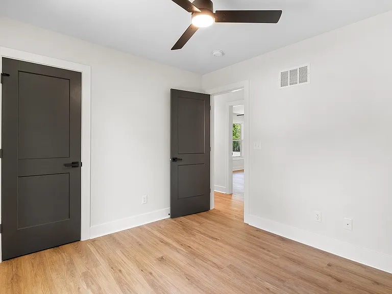 12407 Hiawatha Ave — Photo 17