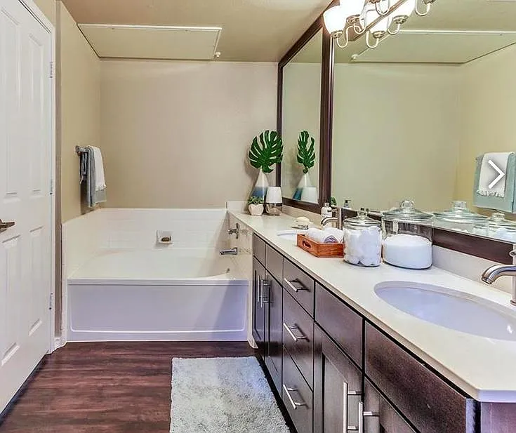2 bed, 1143 sqft, $2,270 — Photo 4