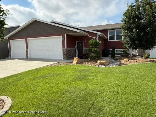 732 17th St E, Dickinson, ND 58601