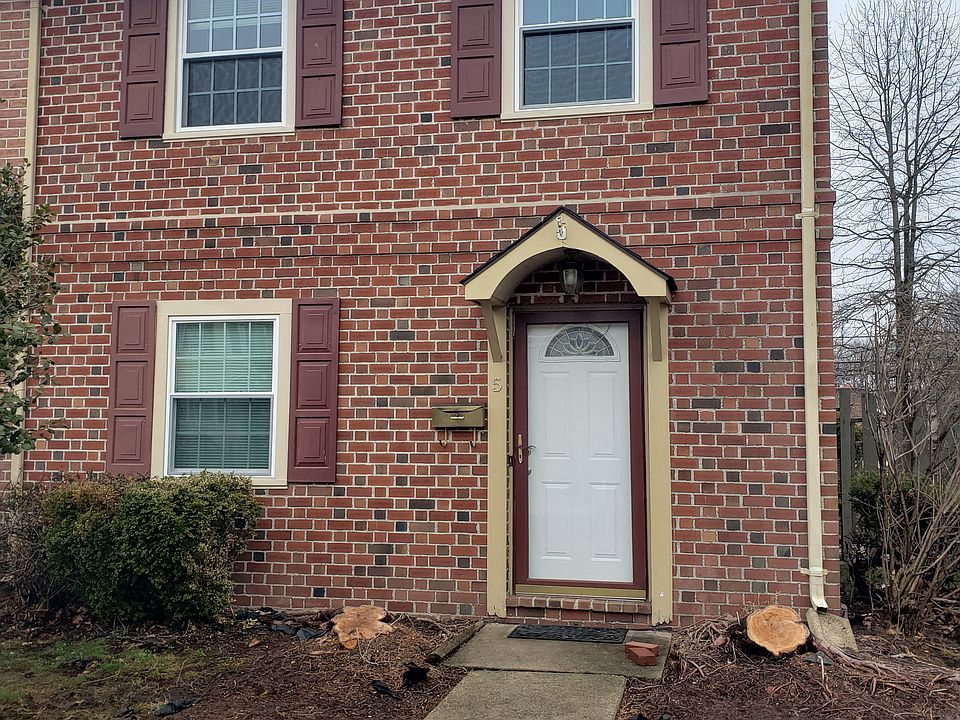 1st image of 5 Stonegate Vlg
