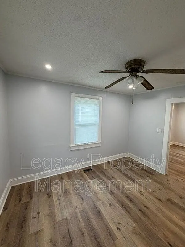 2 bed, 1.0 bath, 728 sqft, $1,150 — Photo 3