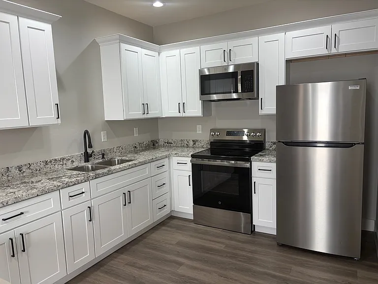 2057 E Orange St — Photo 3