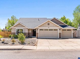 305 NW Reed Ln, Dallas, OR 97338