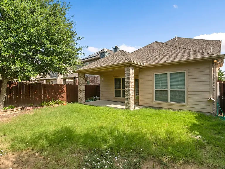 9813 Moccasin Creek Ln — Photo 25