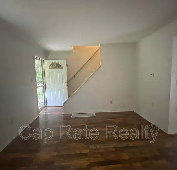 1226 Parkview Dr — Photo 15