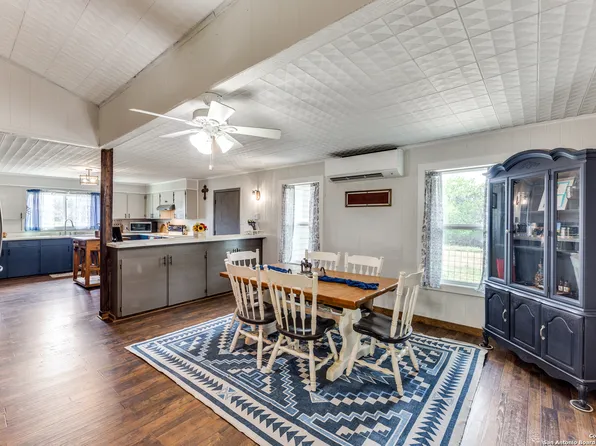 785 FOREST TRAIL DR, Bandera, TX 78003