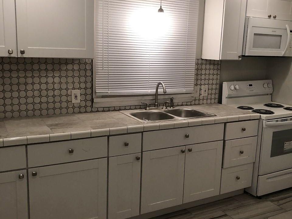1st image of 7006 Woodrow Ave