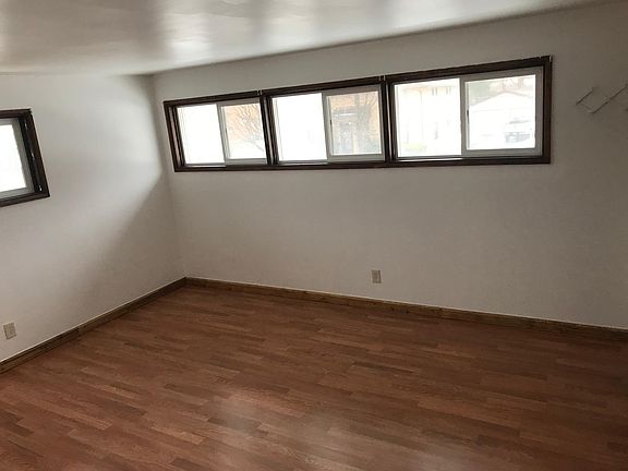 Large Master Bedroom with Walk In Closet