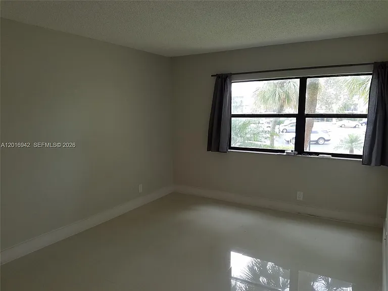 220 Lakeview Dr #206 — Photo 6