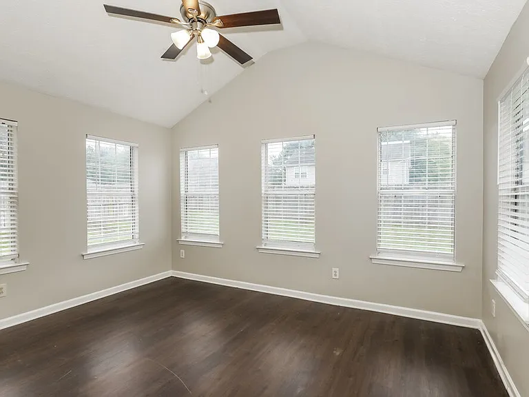 5280 Yellow Pine Dr — Photo 3