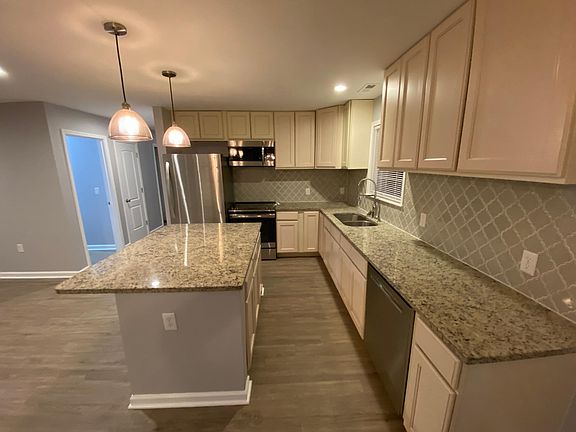 4th image of 410 Reid Cir #A
