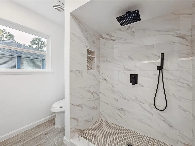 5411 Logston Ln — Photo 23