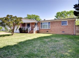 14 Astor Dr, Newport News, VA 23608