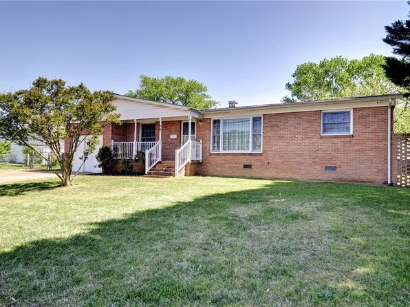 14 Astor Dr, Newport News, VA 23608