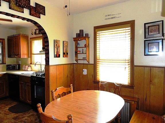 4th image of 27 Conklin Ave