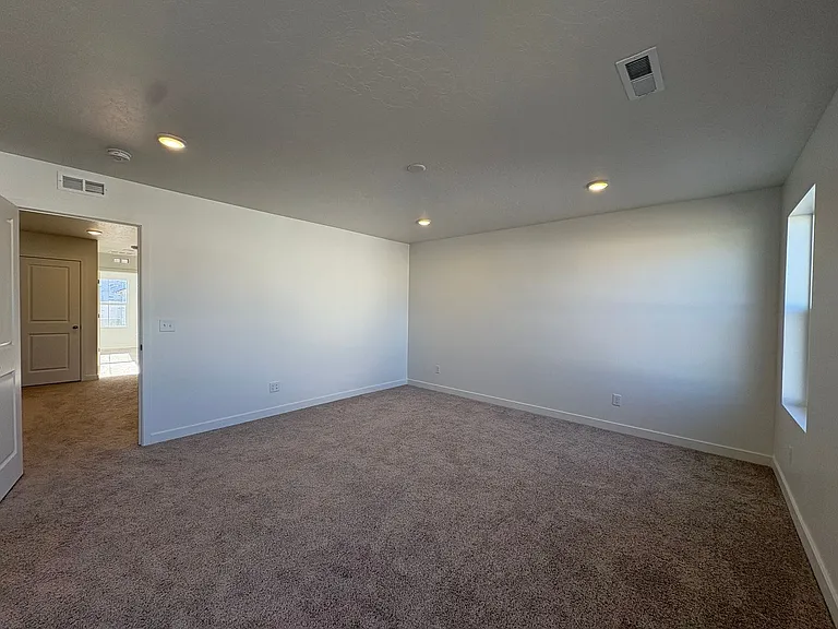 1592 N Summer Springs Cv — Photo 21