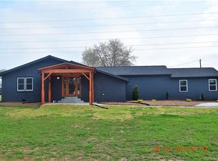 911 Honeysuckle Dr, Shelby, NC 28150