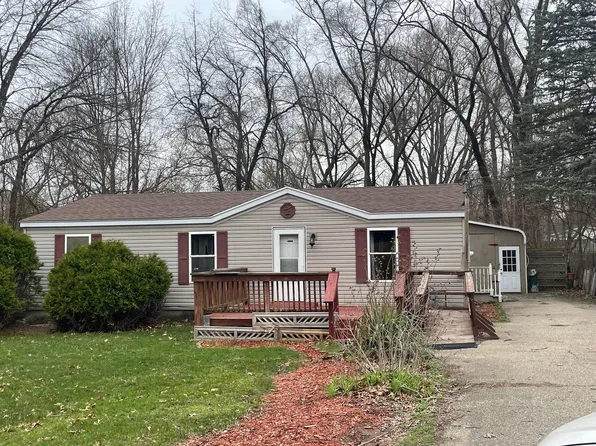 69228 Center St, Edwardsburg, MI 49112