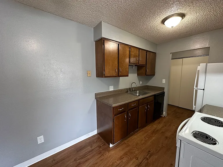Prospect Pointe Apartments — Photo 50