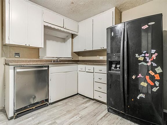5th image of 407 E Elm St