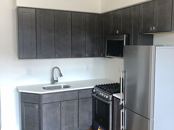 5th image of 2908 31st Ave APT B5