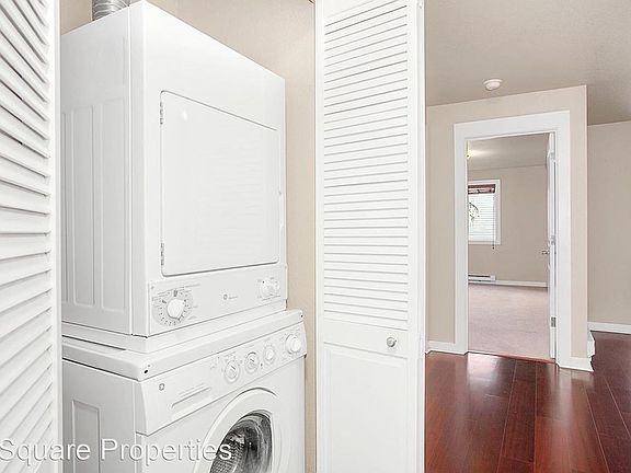 4th image of 840 NE 125th St APT 302