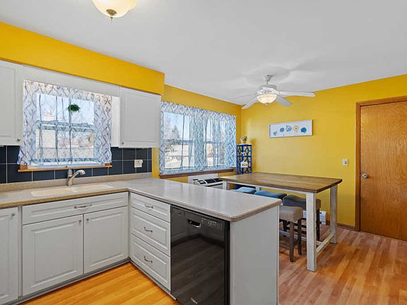 5th image of 6031 N Austin Ave