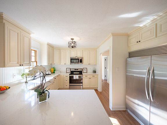 5th image of 105 King George Ct