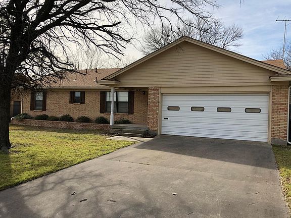3rd image of 1704 Robin Dr