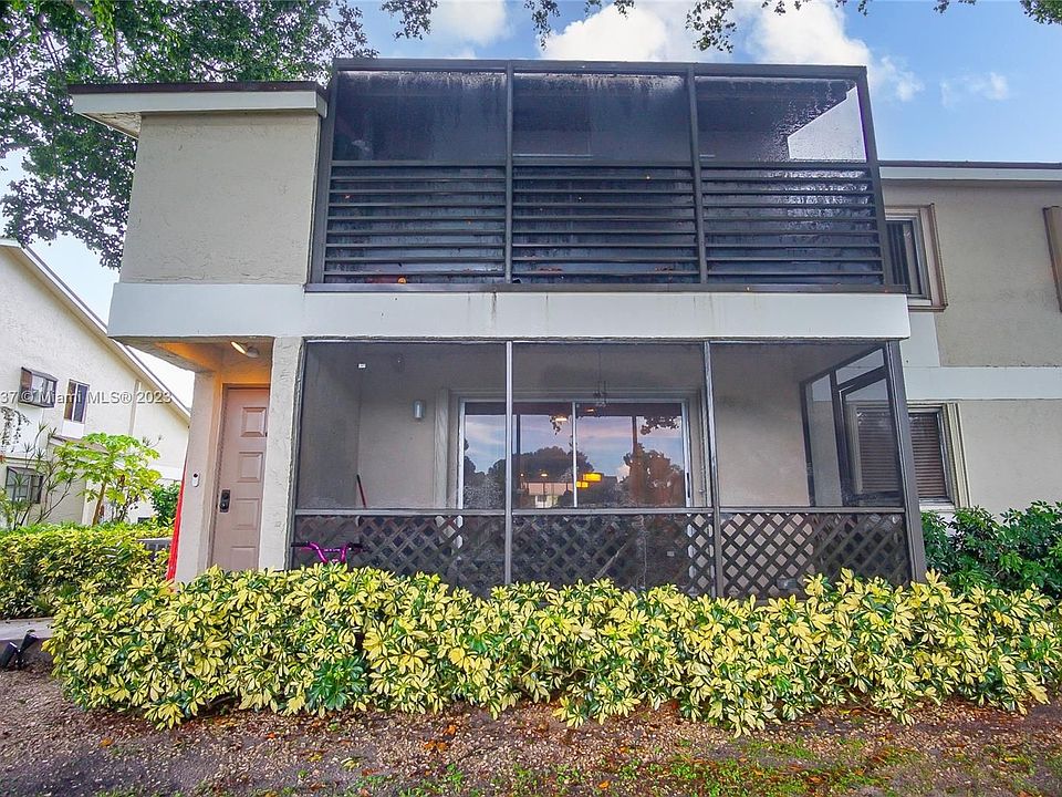 1st image of 407 Gardens Dr APT 104