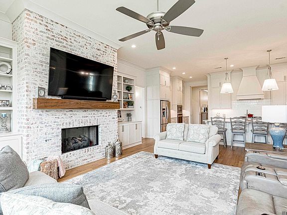 3rd image of 635 Glenthorne Dr