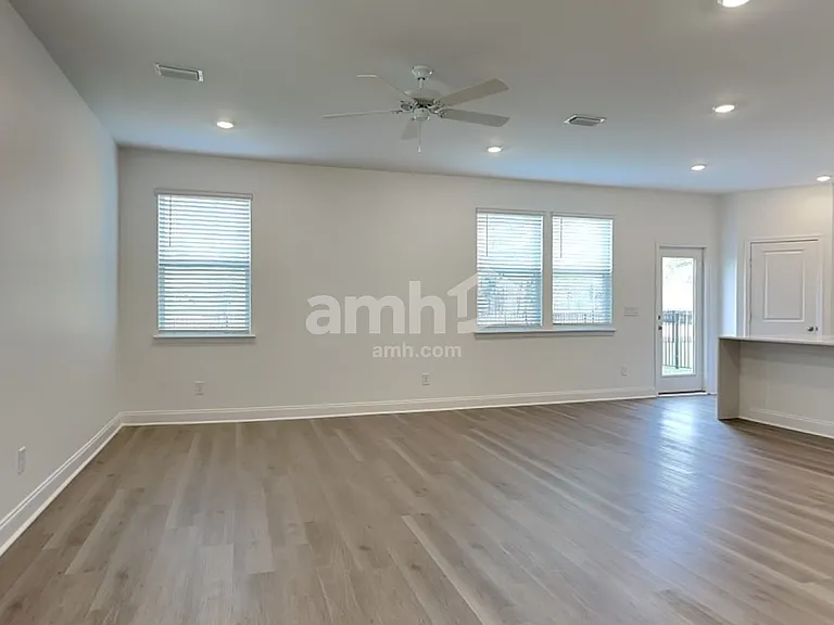 416 Armstrong Curv — Photo 5