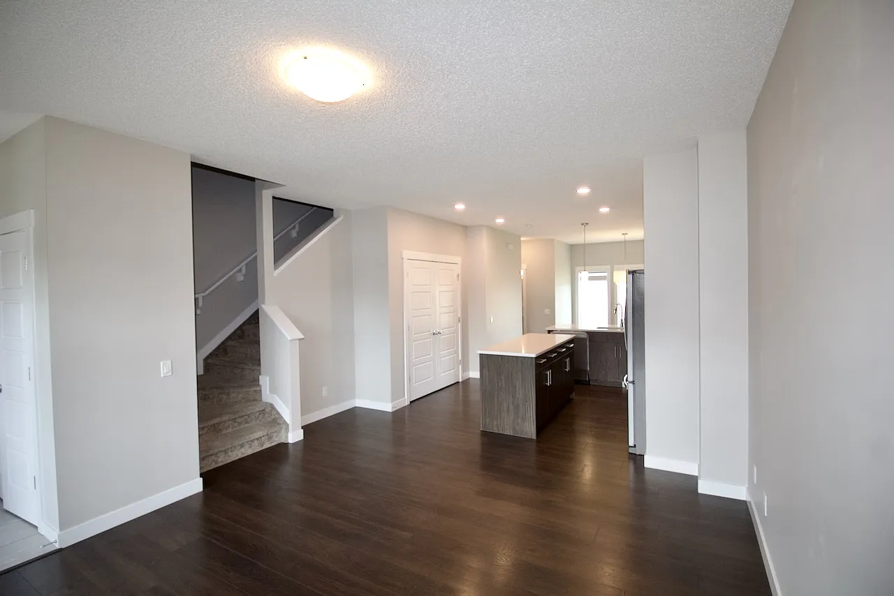 3 Bed 2.5 Bath Family Home Orchards SW Edmonton — Photo 4