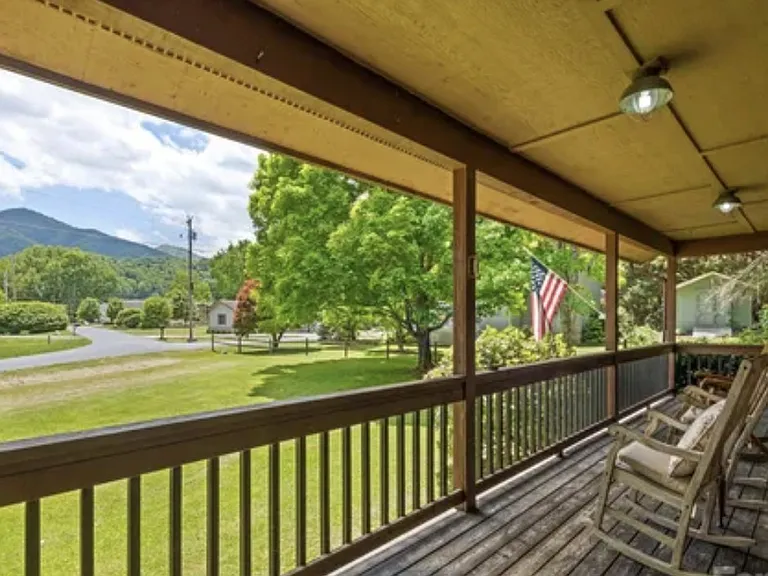 165 Clearwater Dr — Photo 1