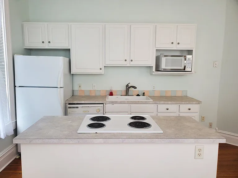 2402 Lincoln St — Photo 11