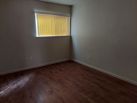5th image of 136 W Vine St #5