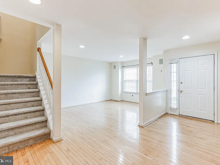 4 Hogan Way — Photo 15
