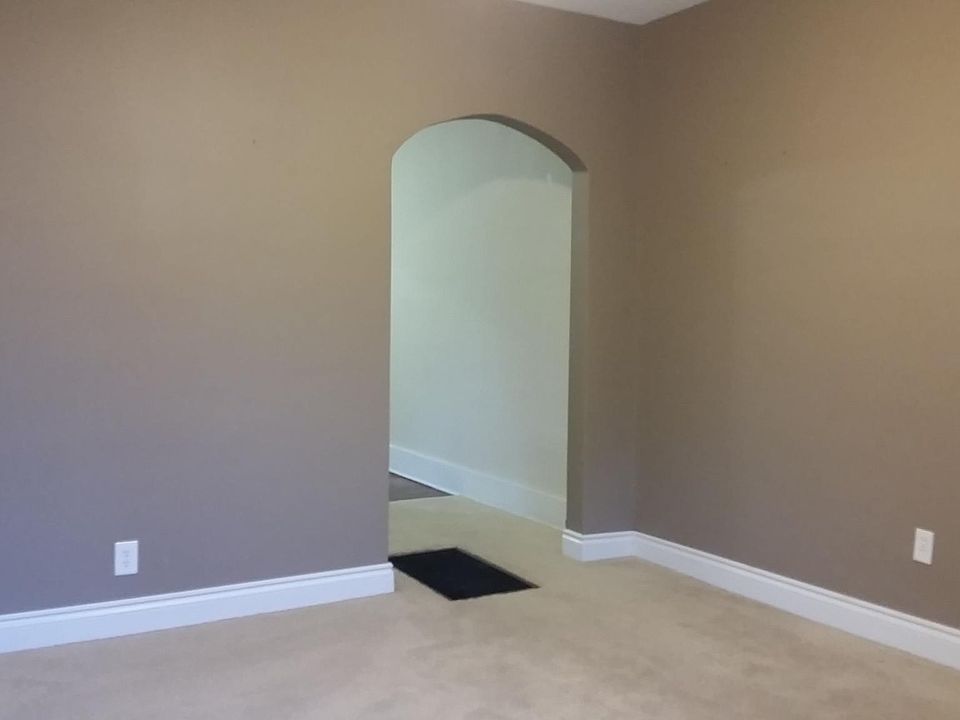 1st image of 714 W Elm St