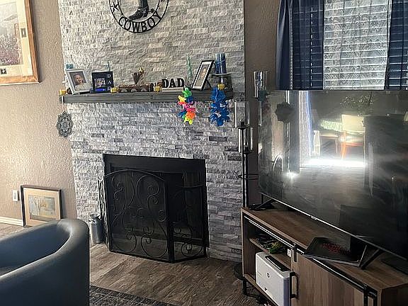 4th image of 3944 Chimney Springs Dr