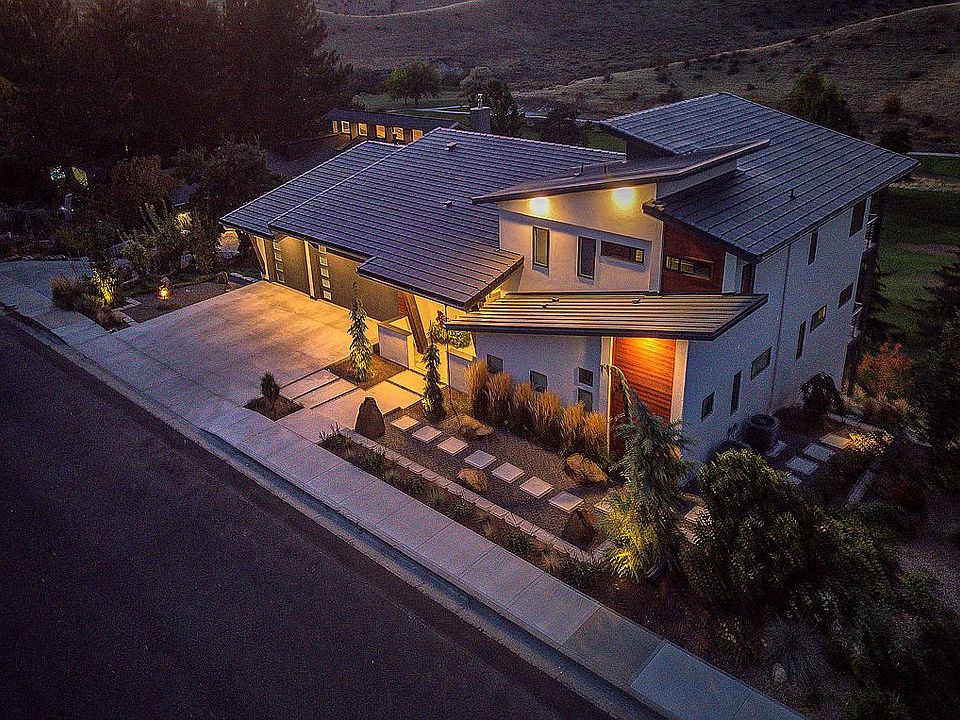 Exterior drone photo 
