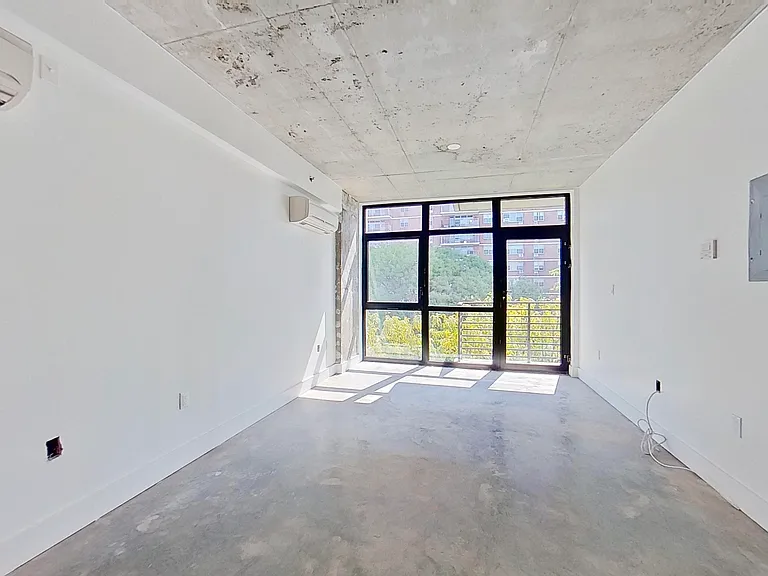 27 Montrose Ave #4H — Photo 15