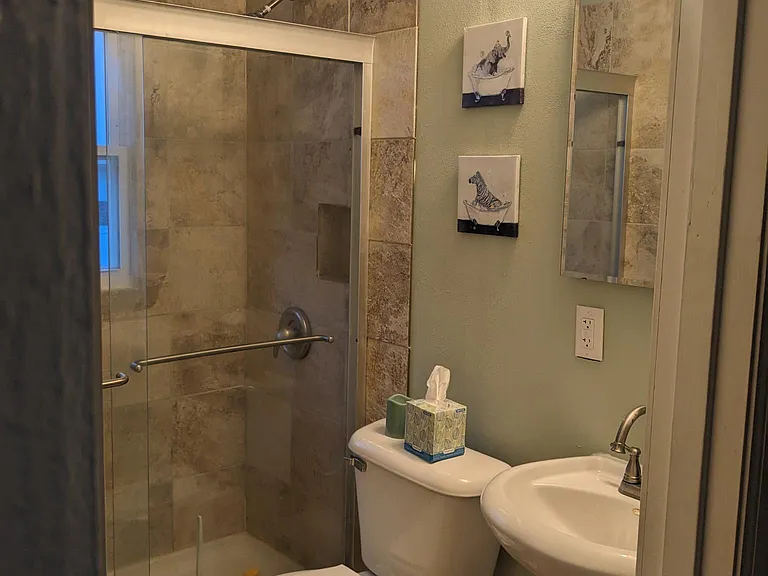3142 Glencairn Ave — Photo 6
