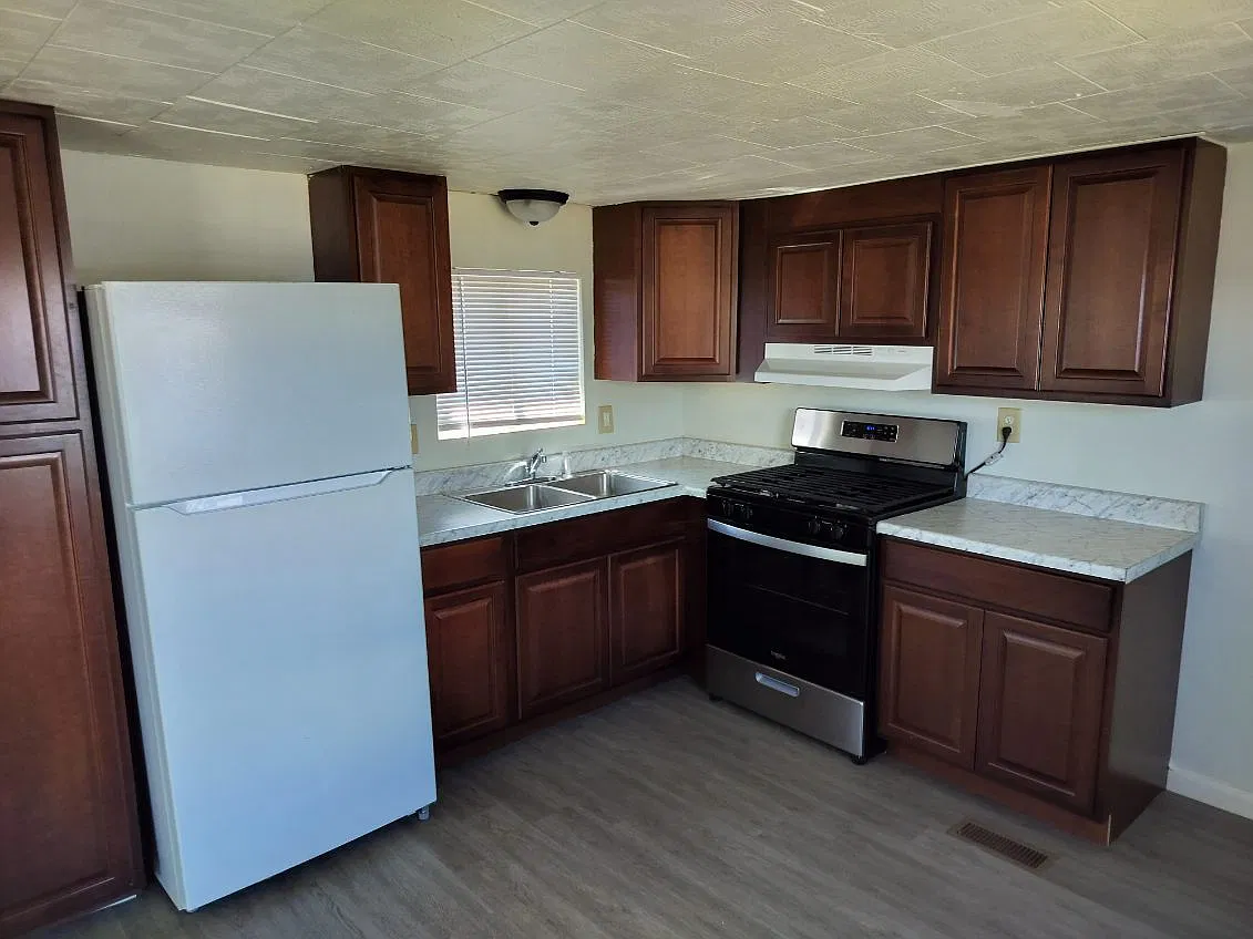 3 bed, 1.5 bath, 744 sqft, $1,500 — Photo 3