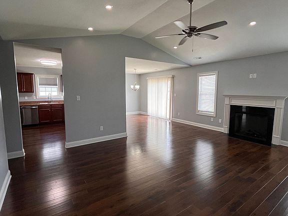 4th image of 217 Sailor St